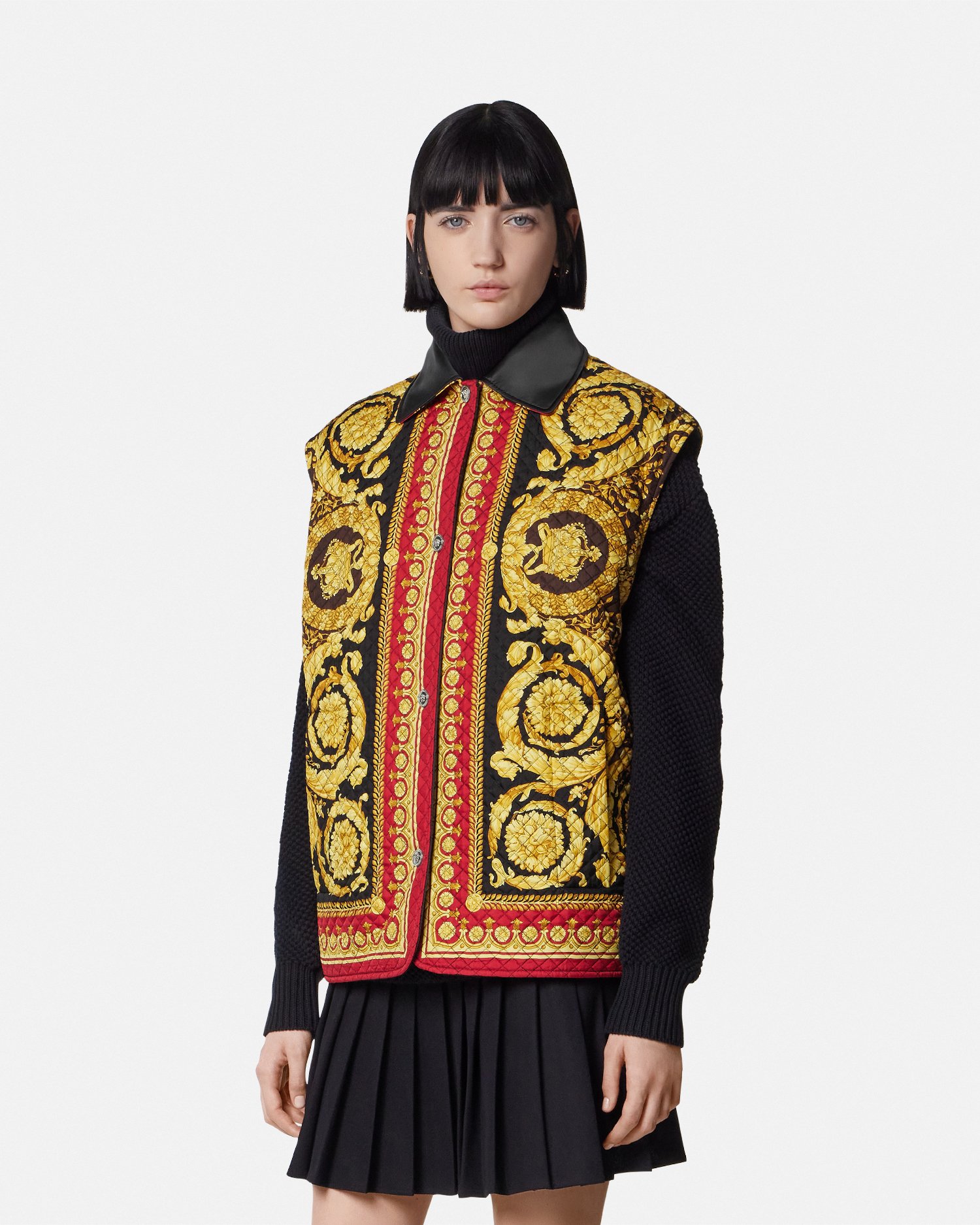 VERSACE❤️レザー ダウン ジャケット❤️ヴィンテージ❤️希少❤️美品です SAINT Mxxxxxx 2024-25AW 冬のMA-1ジャケットスタイリング