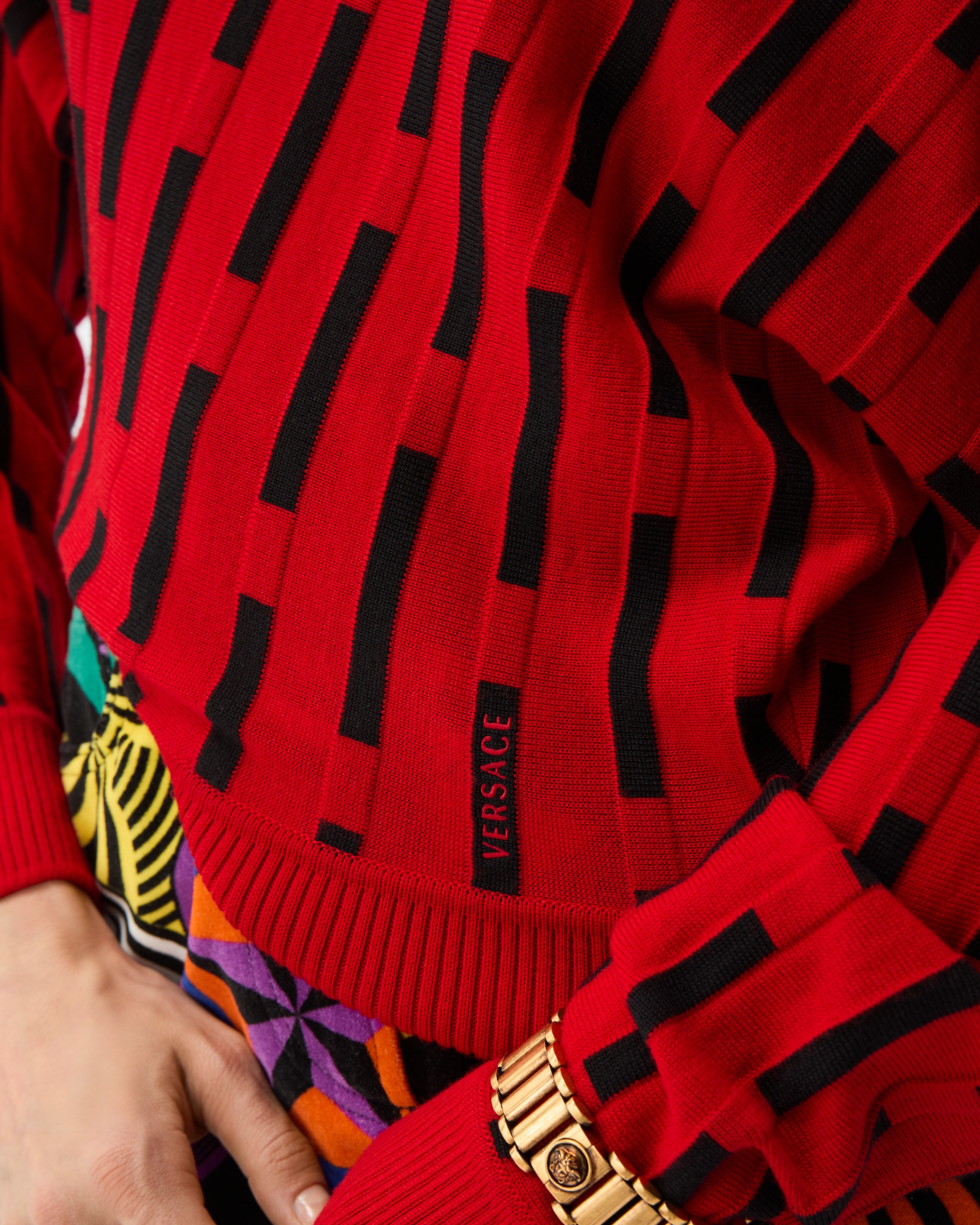 刺繍ロゴ入り ウール ニット セーター レッド | VERSACE JP