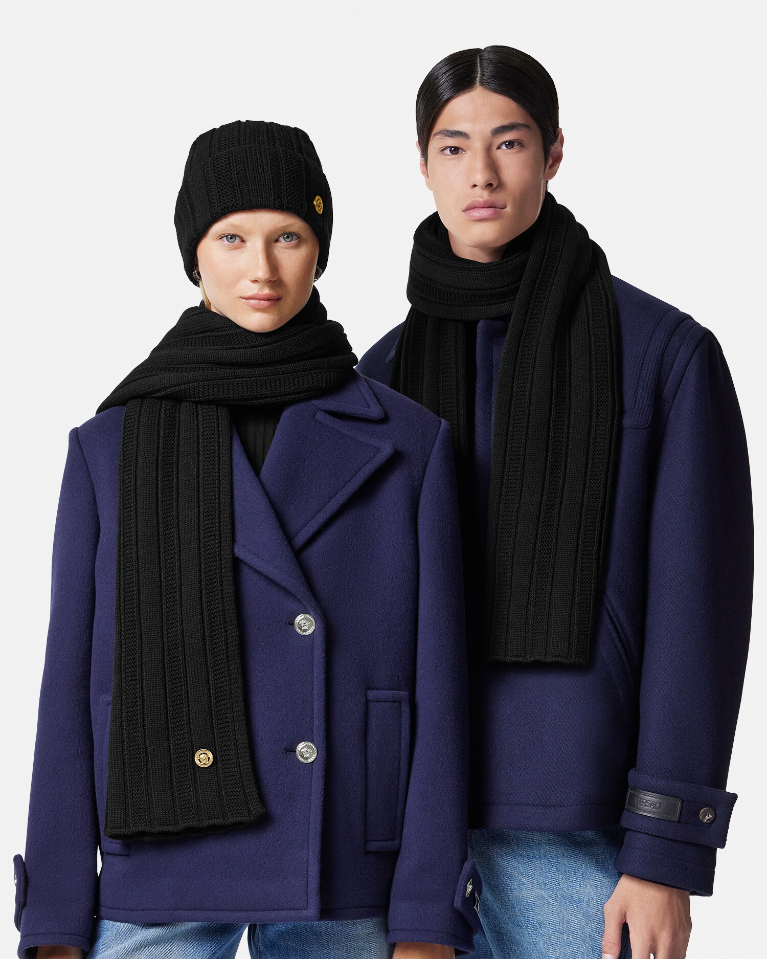 Versace ヴェサーチスカーフ ラージ シルク スカーフ メドゥーサ チェーン 90 cm | VERSACE JP