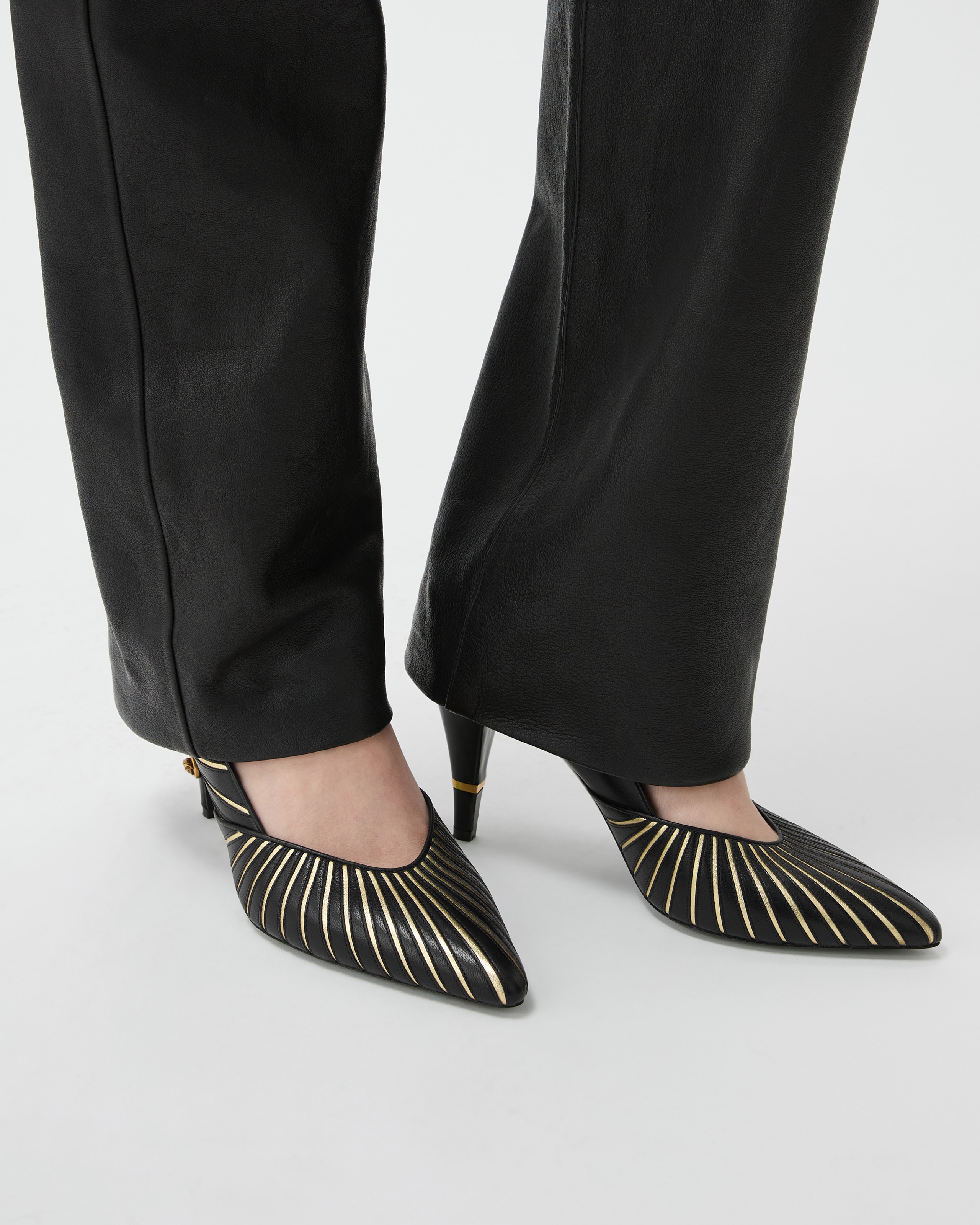 ジャンニ ナッパレザー パンプス 90 mm ブラック | VERSACE JP