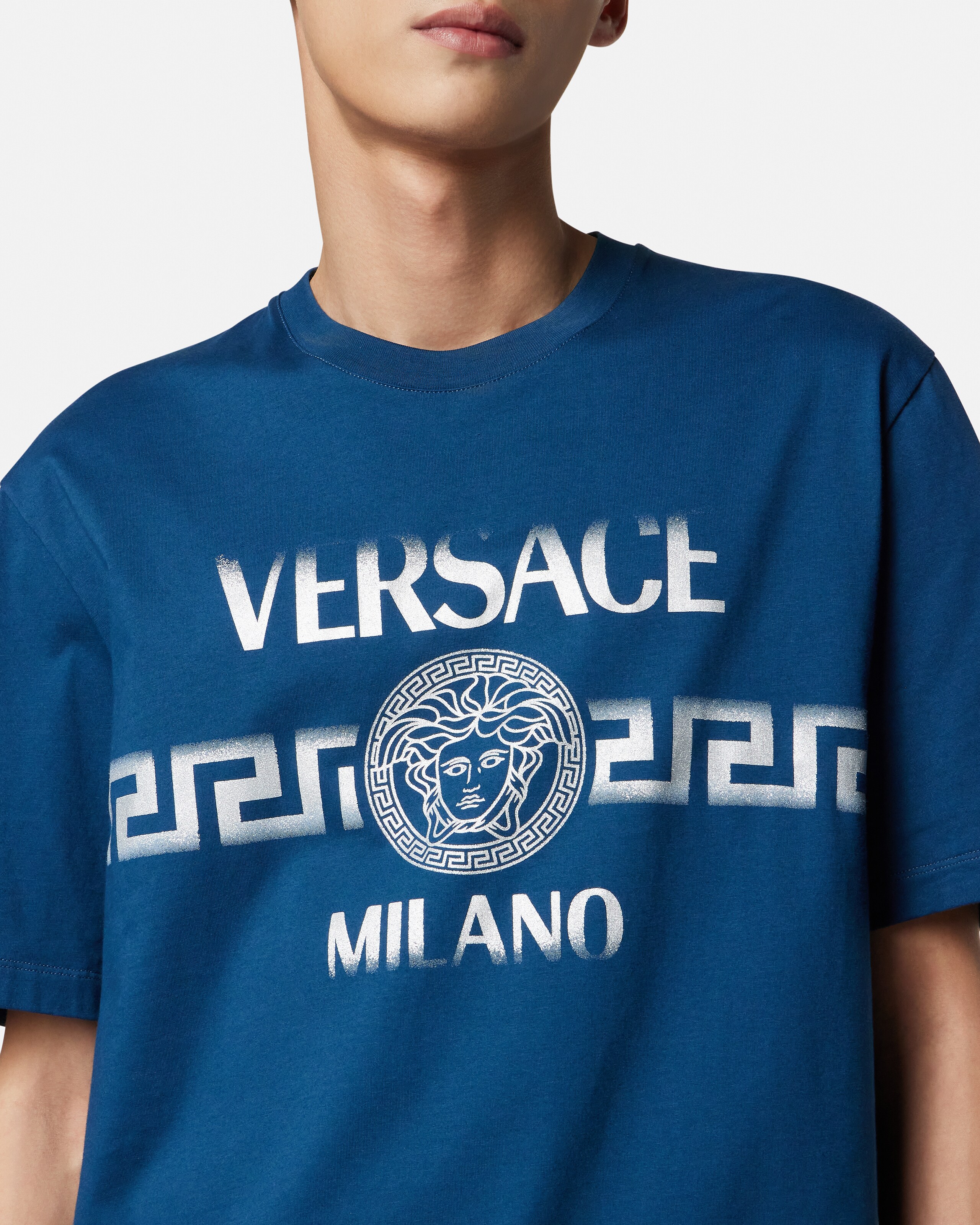 プリント コットンジャージー レギュラー Tシャツ ブラック | VERSACE JP