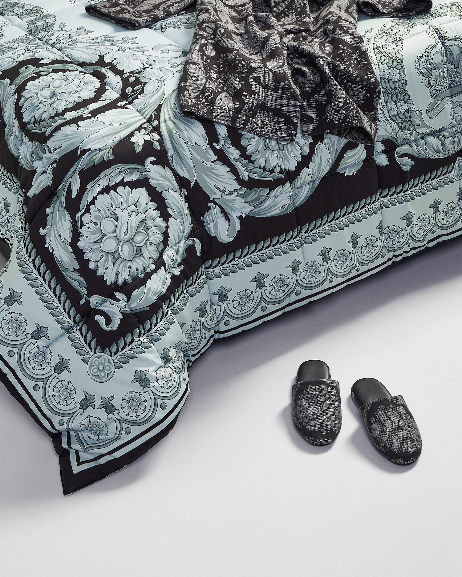 VERSACE バロッコ プリント スリッパ【関税込】 バロッコ スリッパ プリント | VERSACE JP