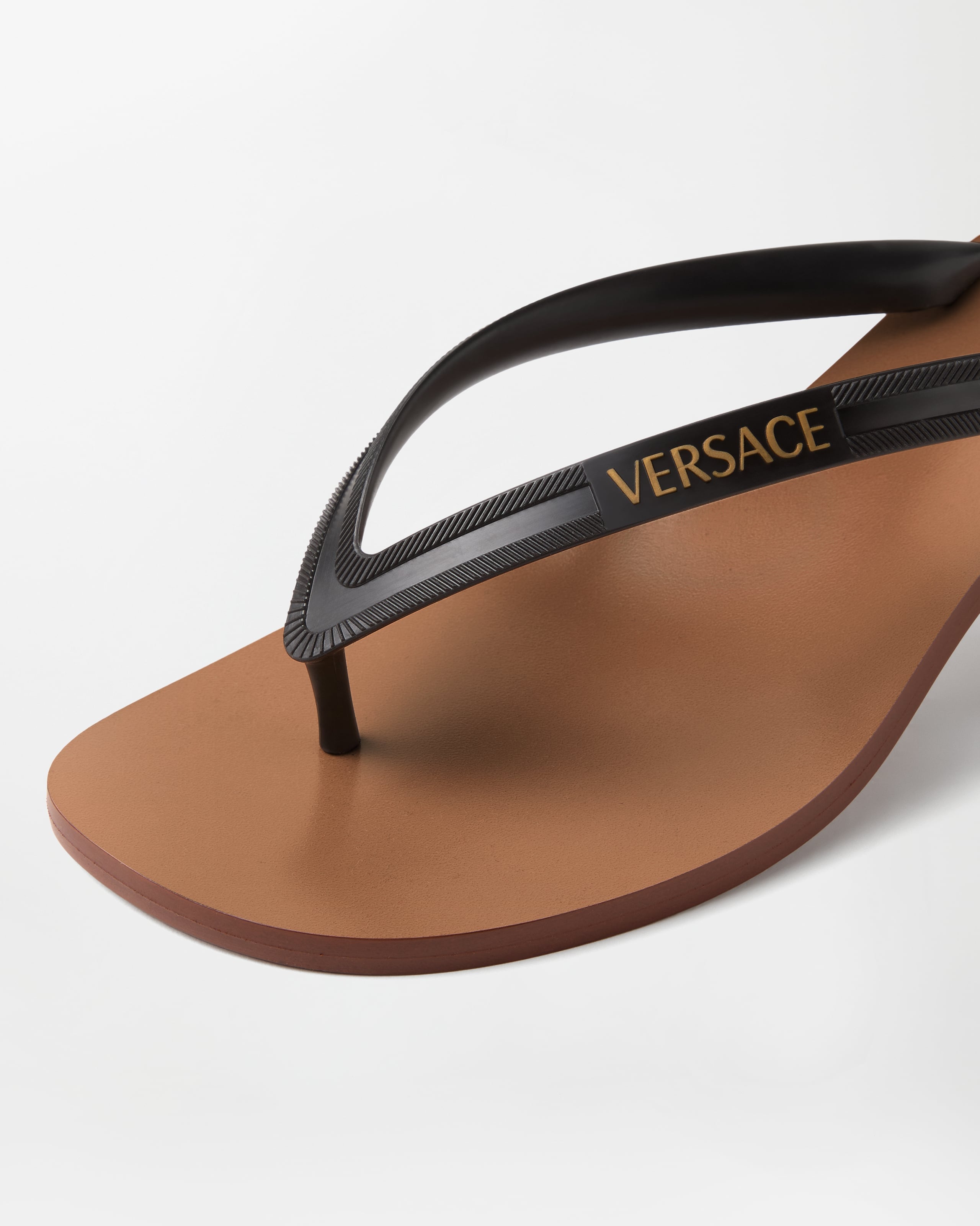 ソフィー ラバー トング サンダル 40 mm ピンク | VERSACE JP
