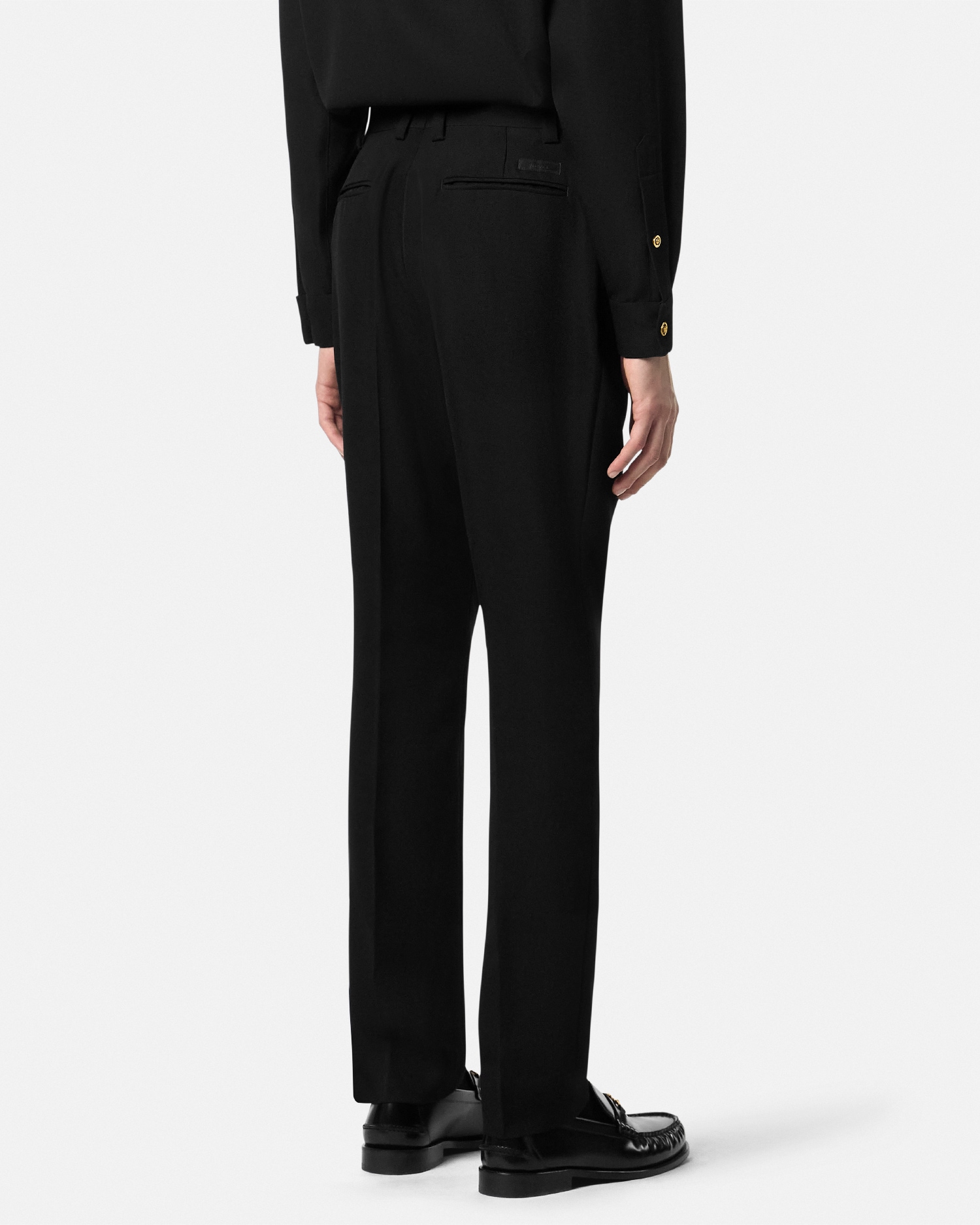 VERSACE スーツ　ブラック ジャケット　パンツ　サイズ42 レディー デザイナー スーツ | ヴェルサーチェ 日本