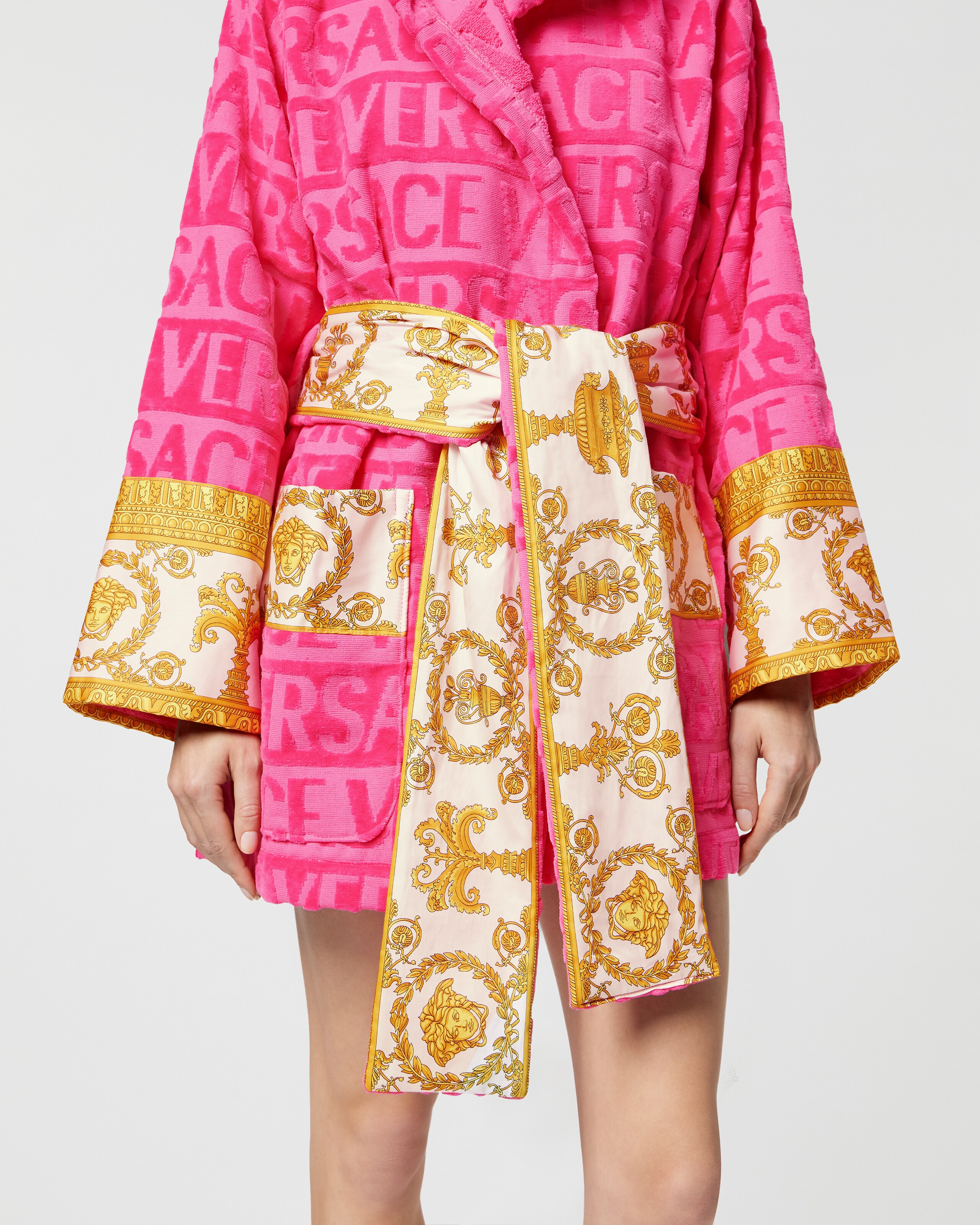 I ♡ バロック ショート バスローブ ホワイト | VERSACE JP