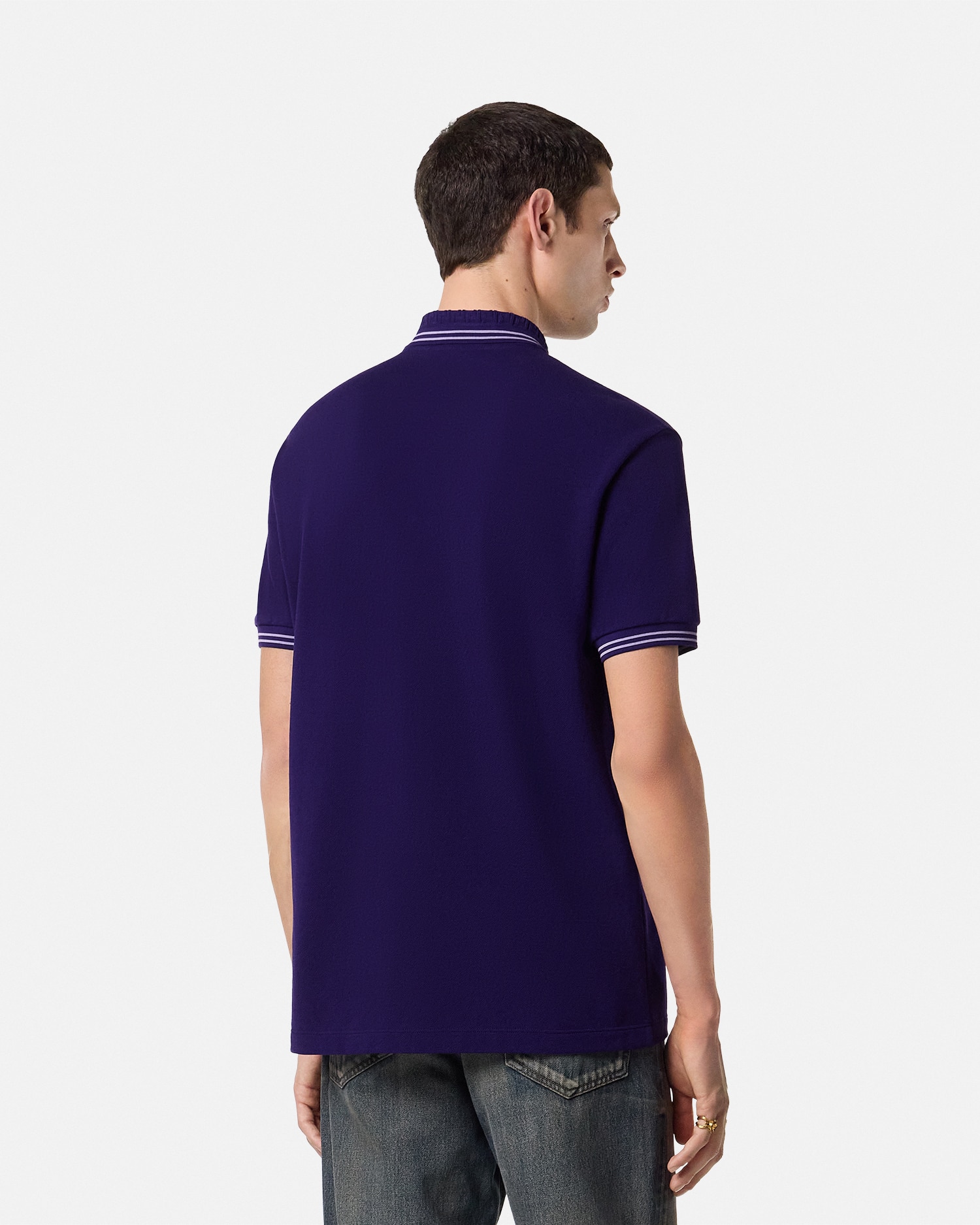 VERSACE 刺繍入り ユニバーシティ コーラル Tシャツ ブラック 刺繍入り クーペ ブラゾン Tシャツ ブラック | VERSACE JP