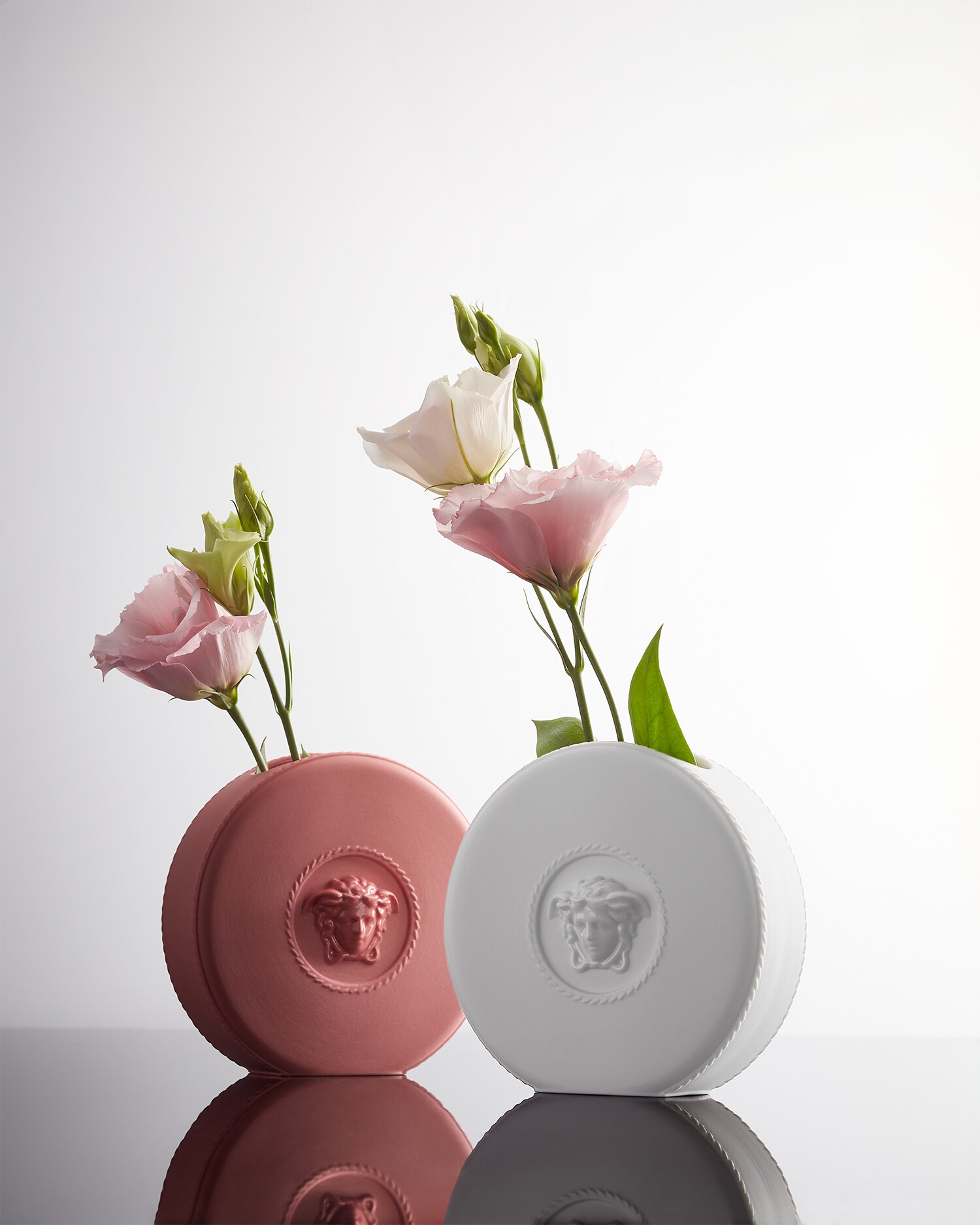■未使用■ヴェルサーチ■ローゼンタール■花瓶■メデューサ ラ メドゥーサ ラウンド 花瓶 10 cm ホワイト | VERSACE JP