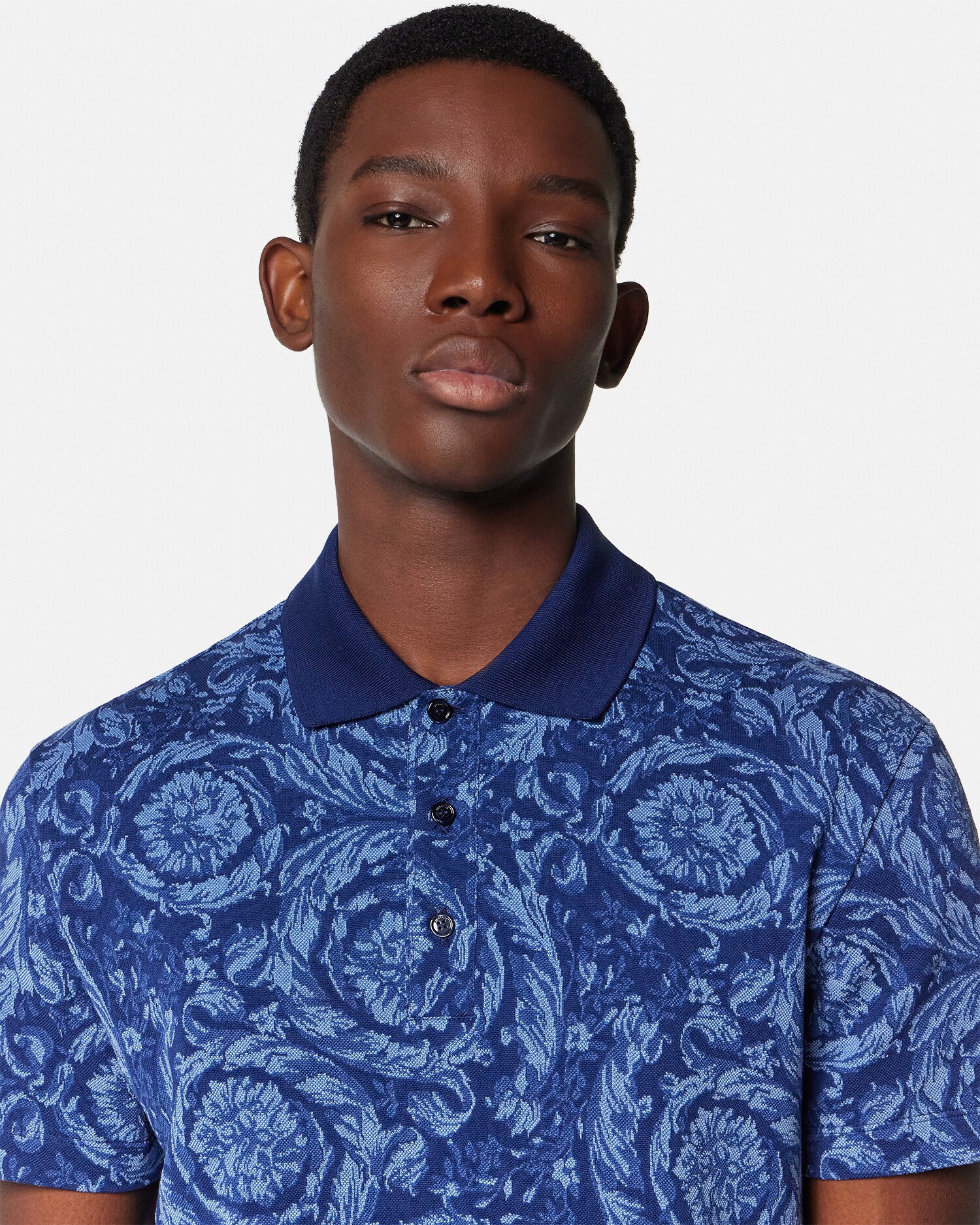 【関税込み】Versace グレー バロッコ Tシャツ Versace バロッコエンブロイダリー Tシャツ | グレー | FARFETCH JP