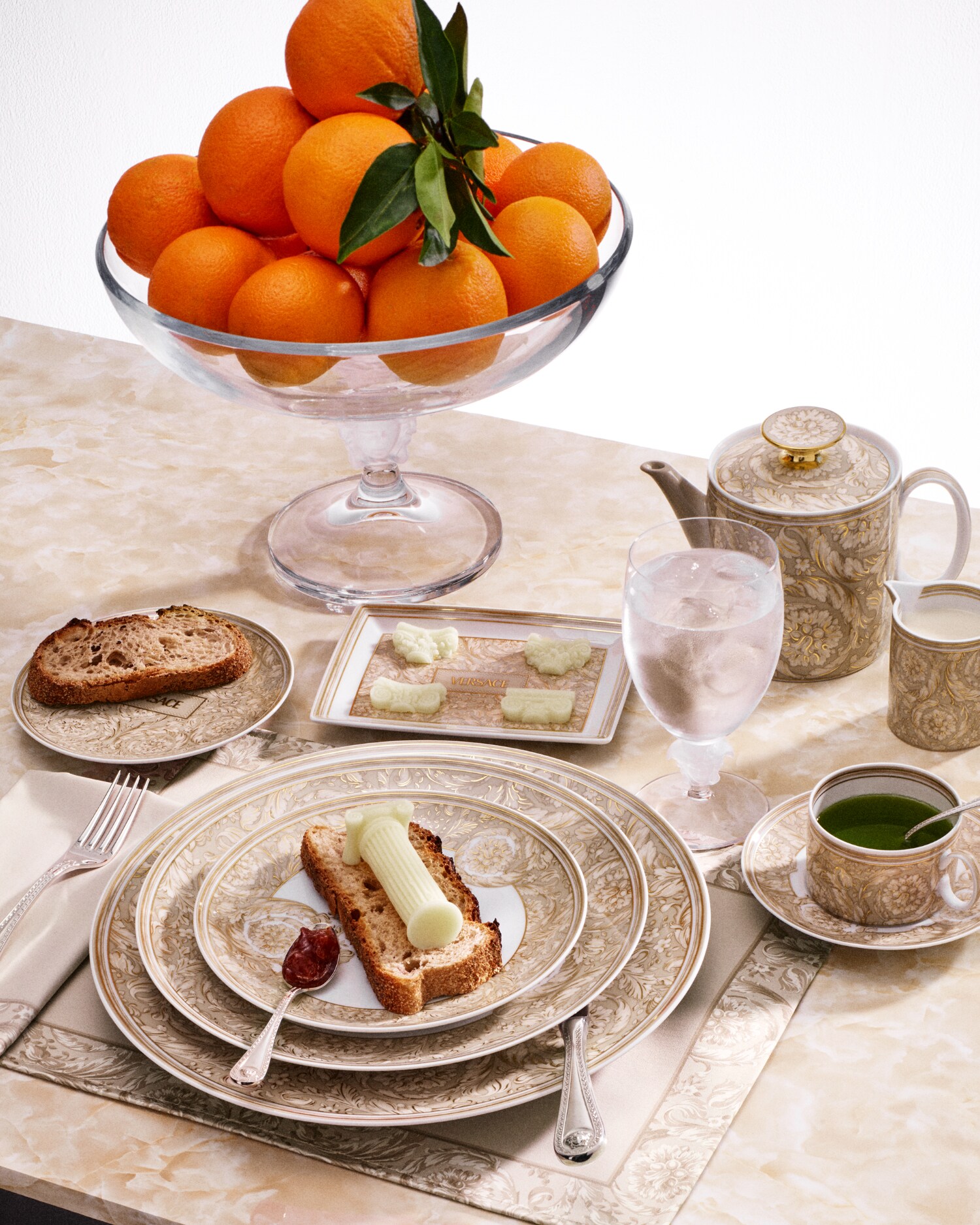 ラグジュアリー プレート & ディナーウェア | ヴェルサーチェ 日本
