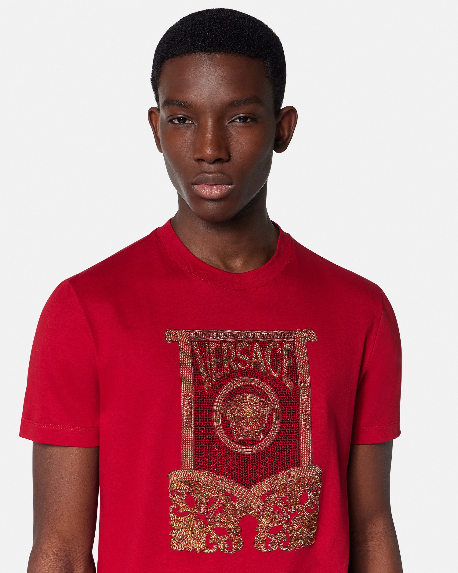 【VERSACE】クリスタル Tシャツ アーキテクチュラル バロック クリスタル Tシャツ アーキテクチュラル バロック | VERSACE JP
