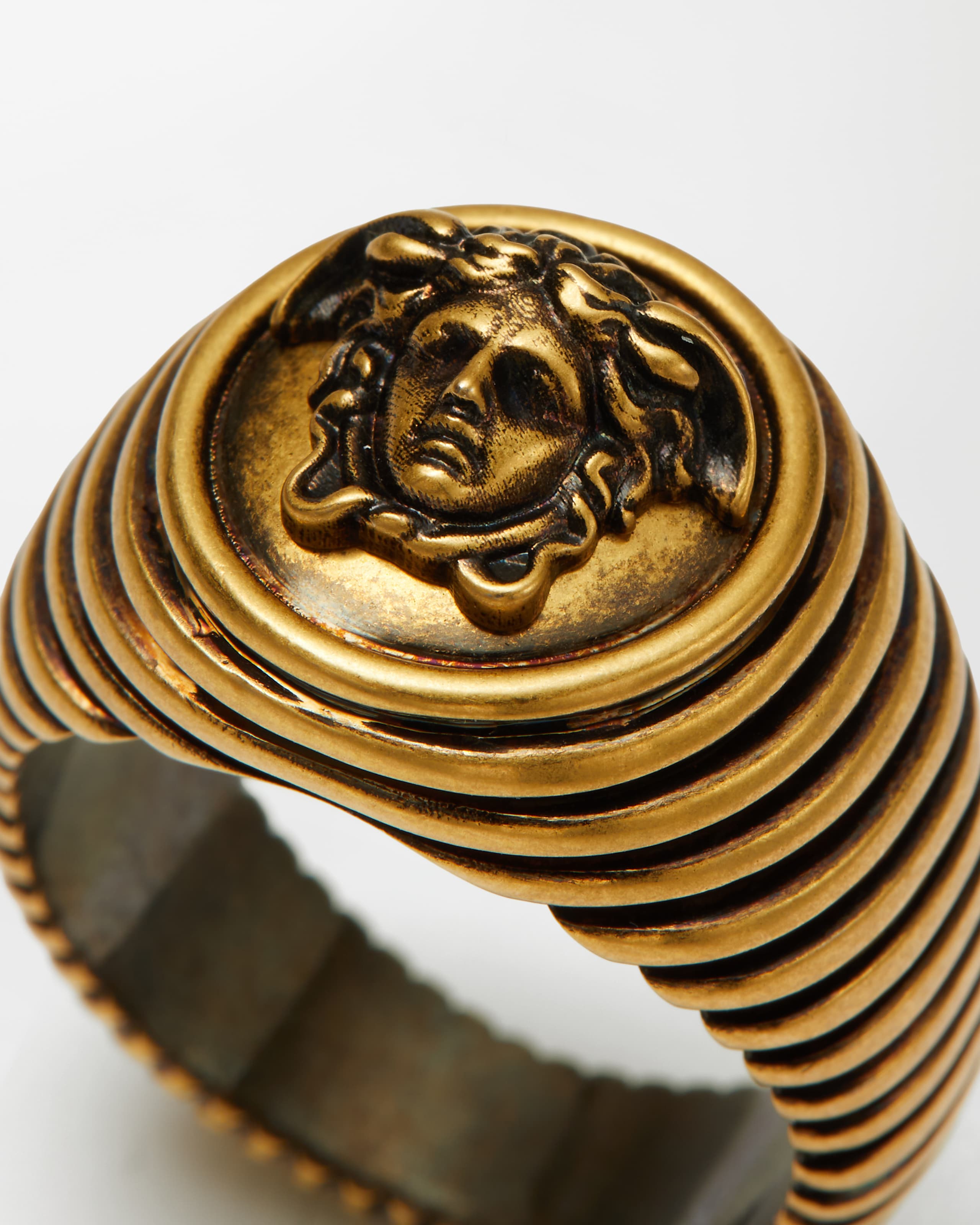 メンズ デザイナー リング | ヴェルサーチェ 日本