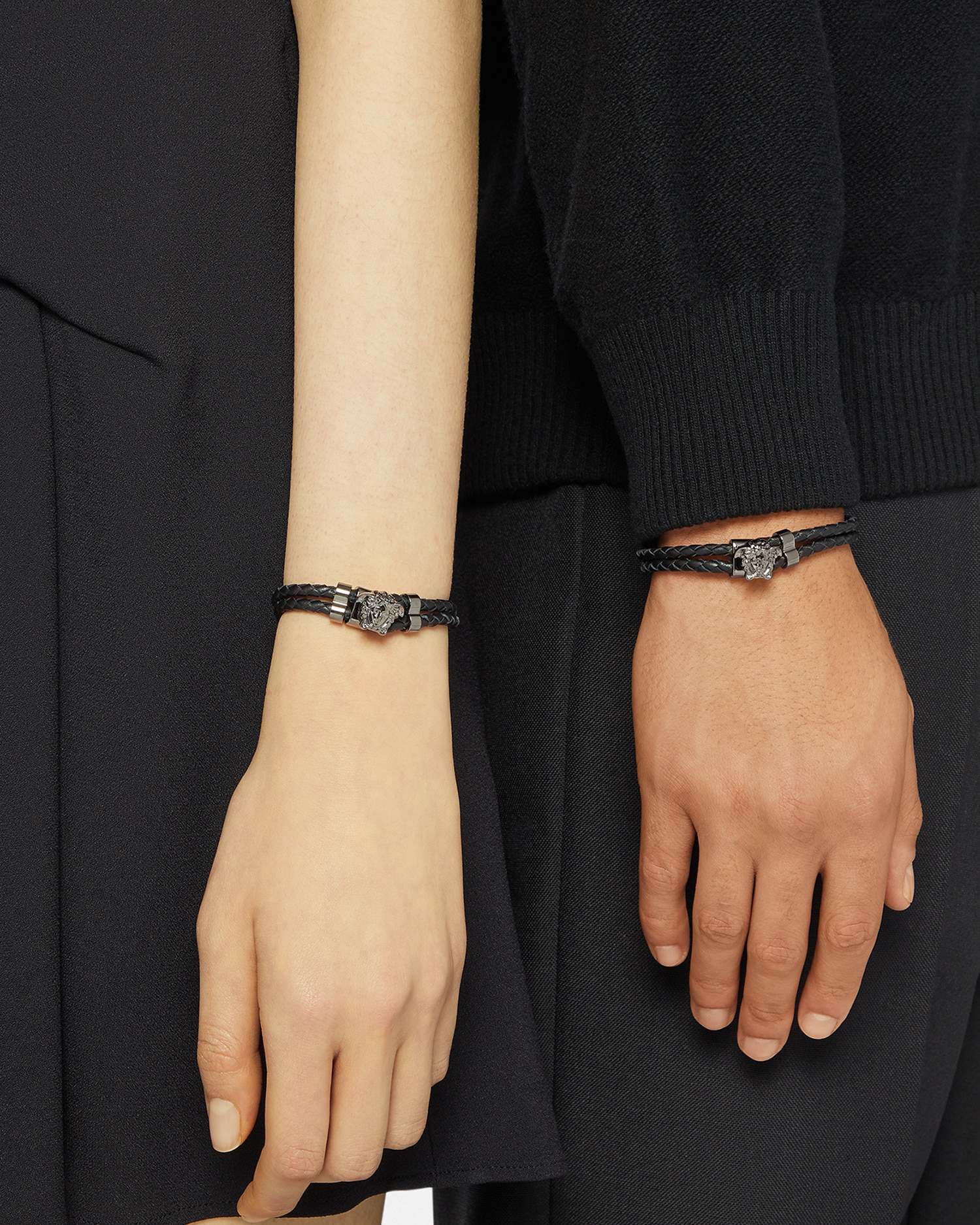 ラ メドゥーサ レザー ブレスレット ブラック | VERSACE JP