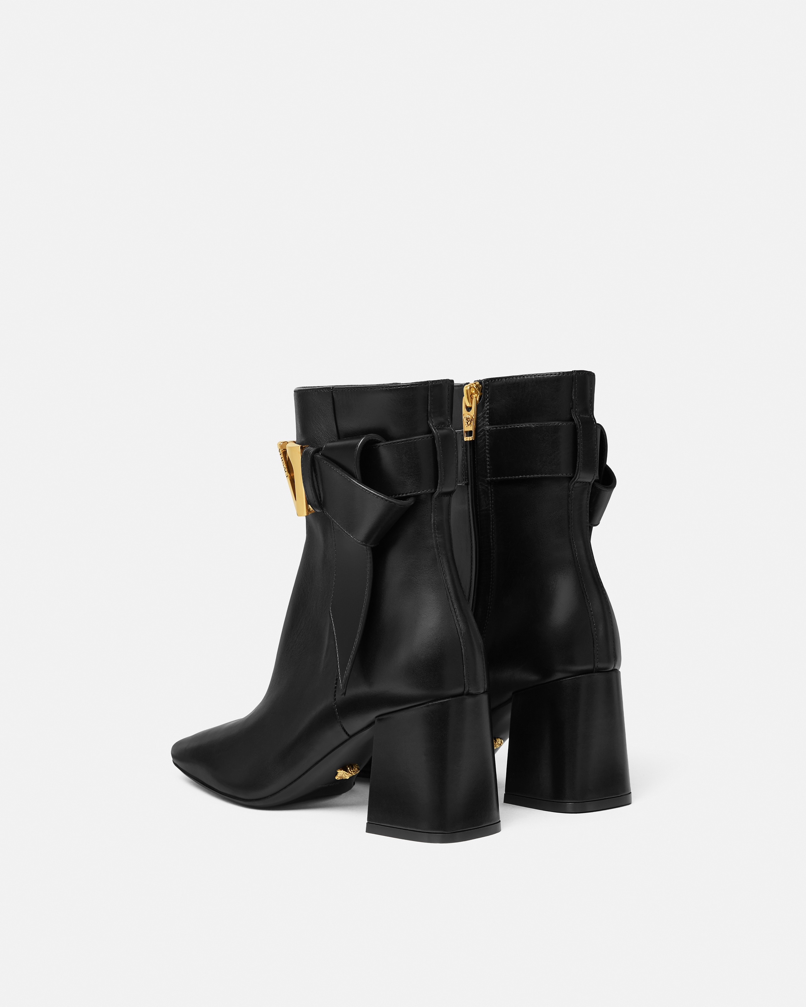 VERSACE ヴェルサーチ 金ボタン ロングブーツ ブラック VERSACE(ヴェルサーチェ) ブーツ(レディース) - 海外通販のBUYMA