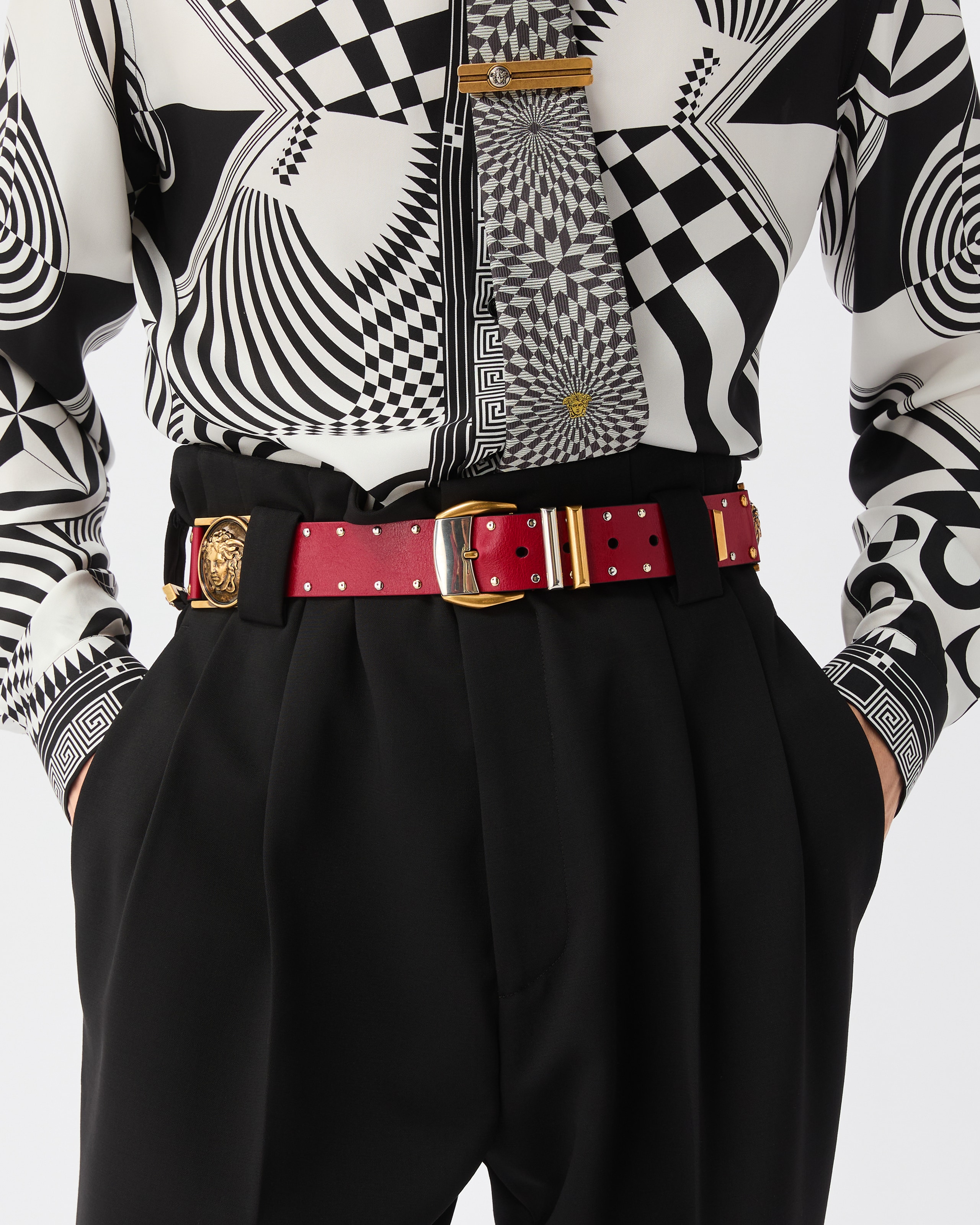 スタッド レザー ベルト 4 cm ブラック | VERSACE JP