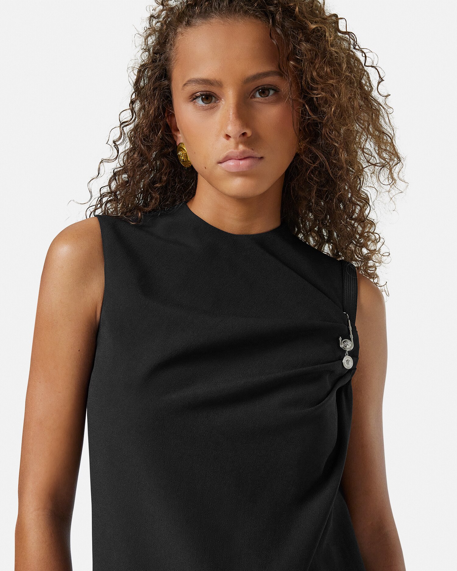 VERSACE セーフティーピン マットサテンシャツミディドレス 90_1018623-