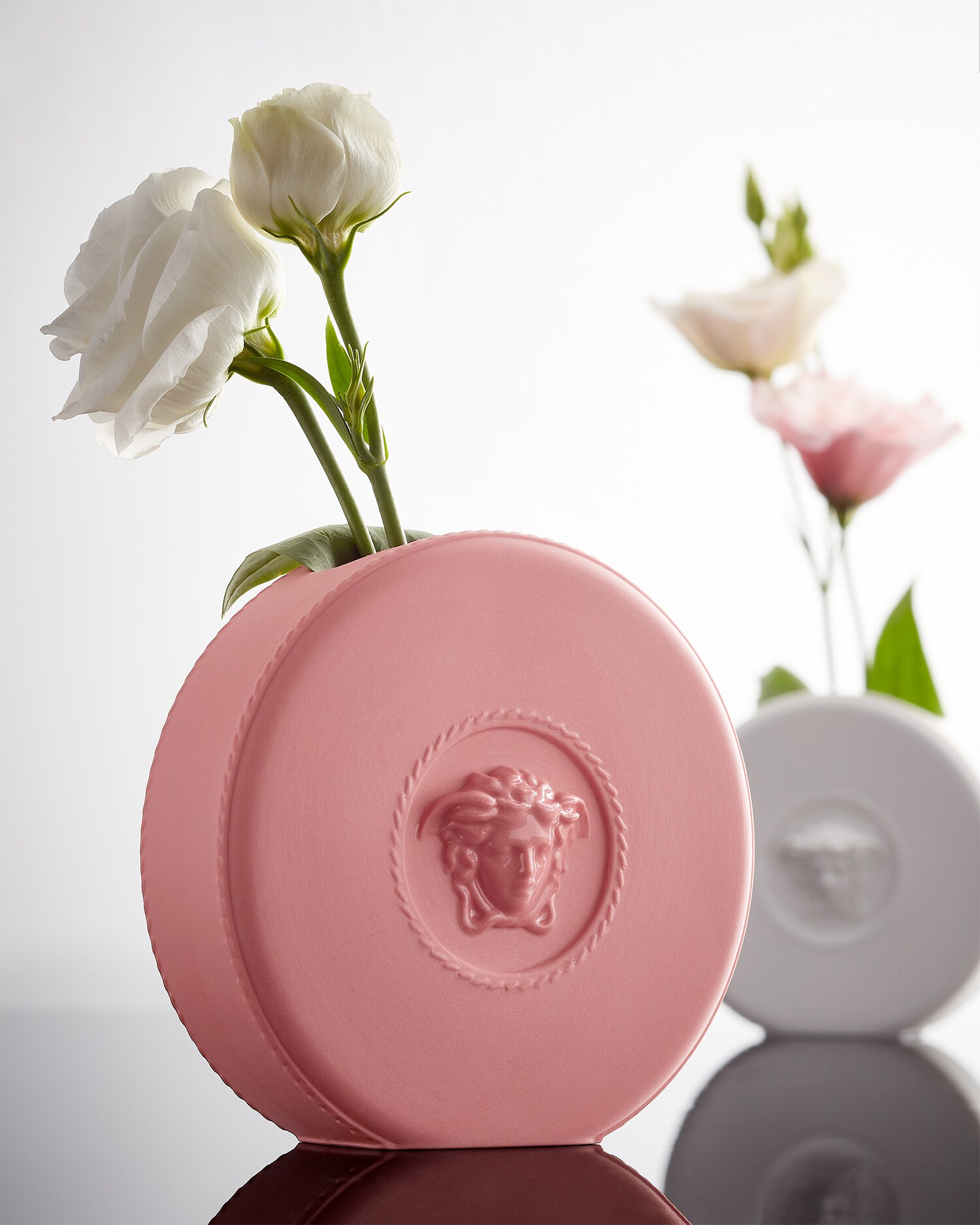 ラ・メドゥーサ ラウンド 花瓶 10 cm ピンク | VERSACE JP