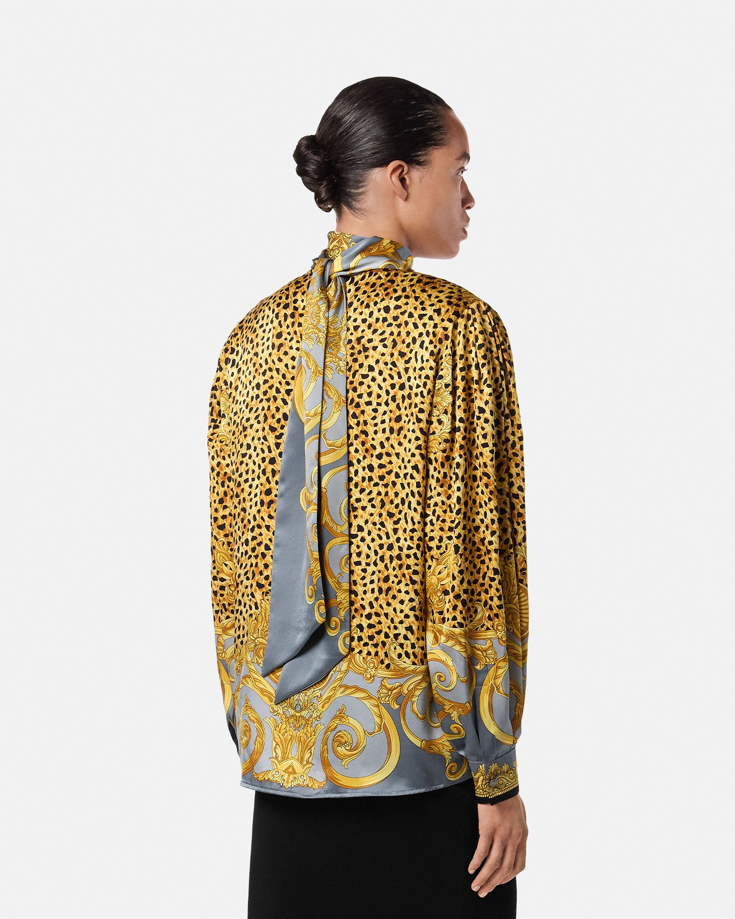Tシャツ・カットソー VERSACE Women Tops 74HAL201NS219G03 White shirt with logo Versace - T - SchaferandweinerShops CV